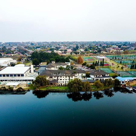 The Lakes Hotel & Conference Centre Benoni Esterno foto