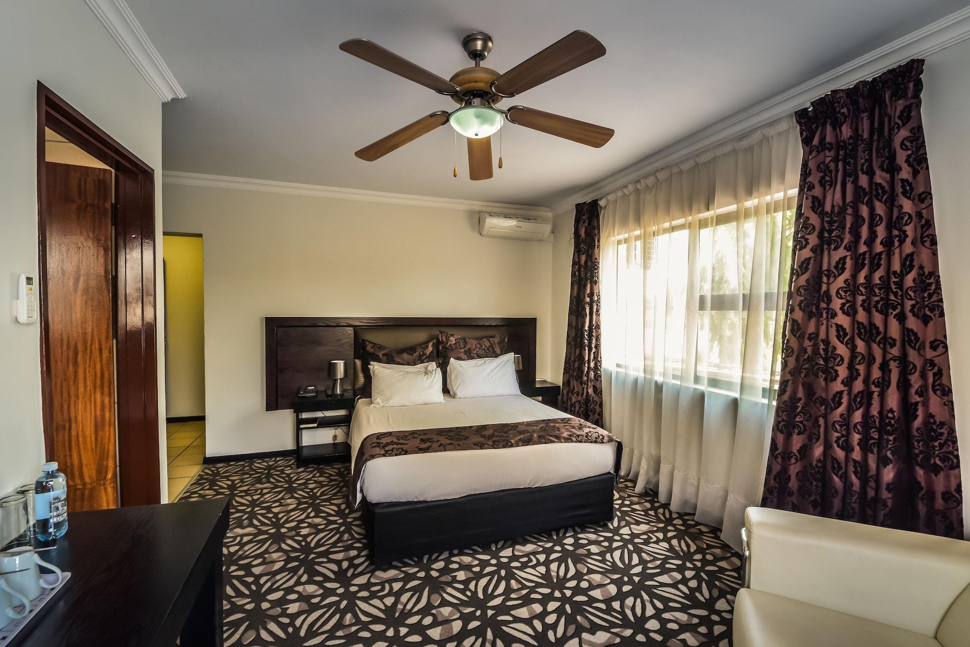 The Lakes Hotel & Conference Centre Benoni Esterno foto