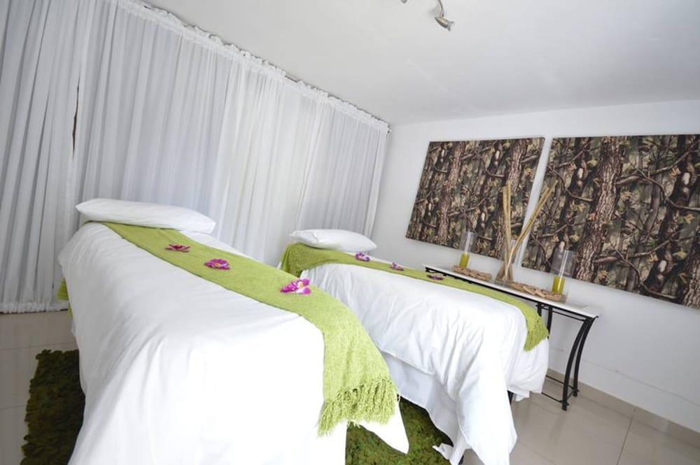 The Lakes Hotel & Conference Centre Benoni Esterno foto