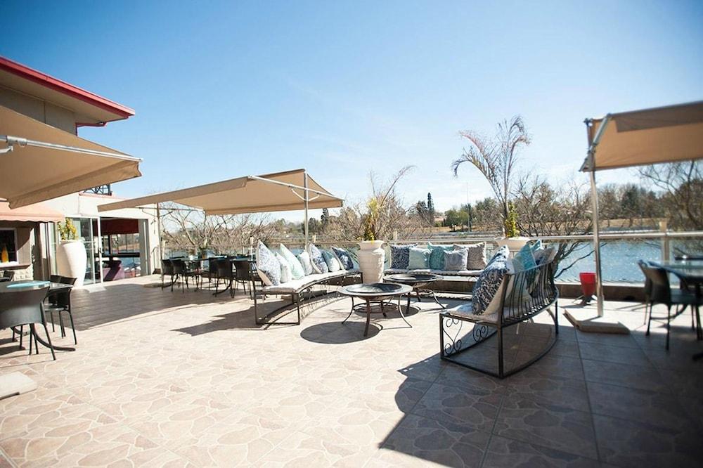The Lakes Hotel & Conference Centre Benoni Esterno foto