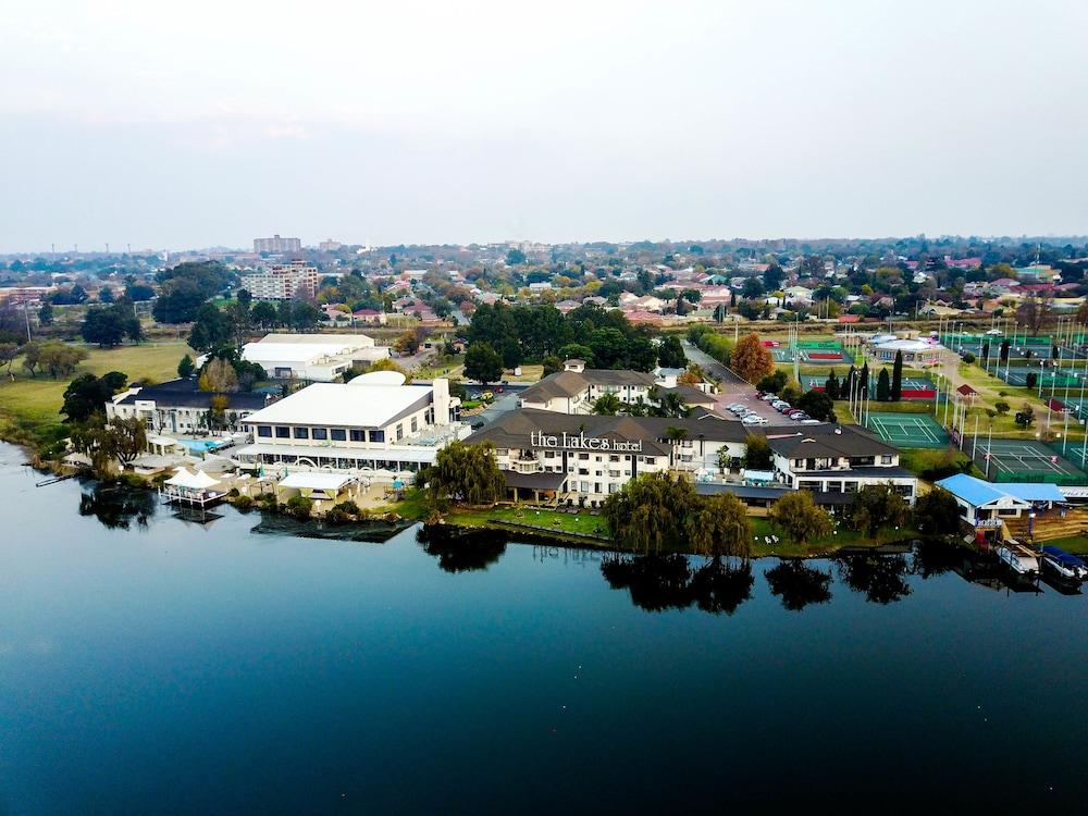 The Lakes Hotel & Conference Centre Benoni Esterno foto