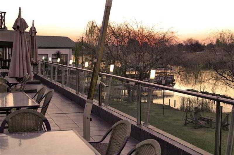 The Lakes Hotel & Conference Centre Benoni Esterno foto