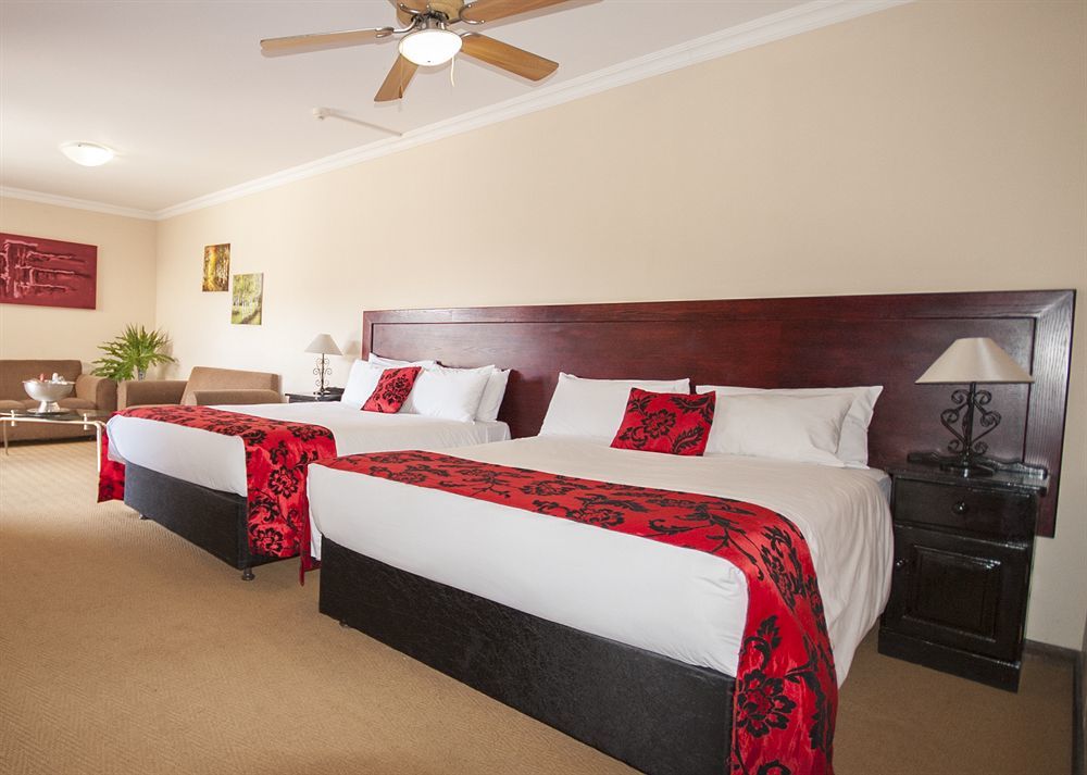 The Lakes Hotel & Conference Centre Benoni Esterno foto