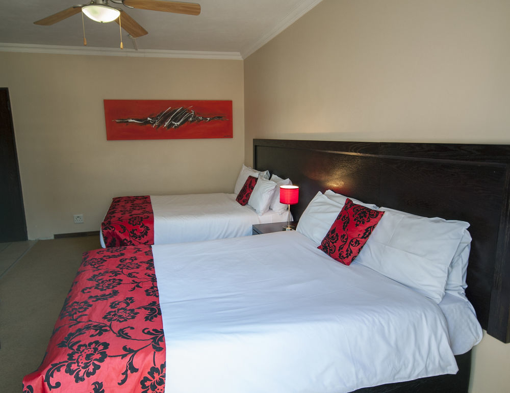 The Lakes Hotel & Conference Centre Benoni Esterno foto