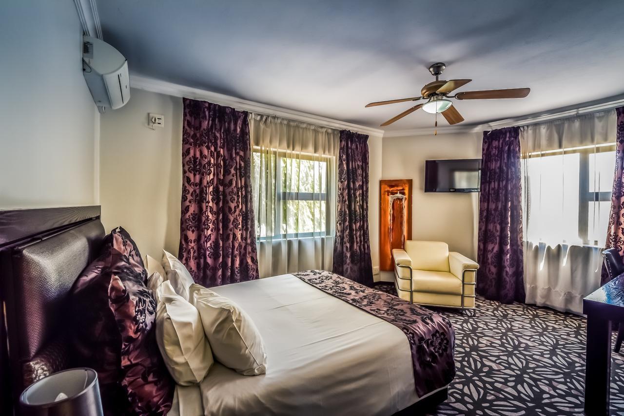 The Lakes Hotel & Conference Centre Benoni Esterno foto