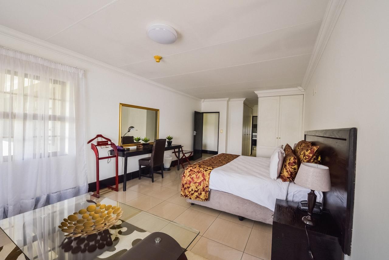 The Lakes Hotel & Conference Centre Benoni Esterno foto