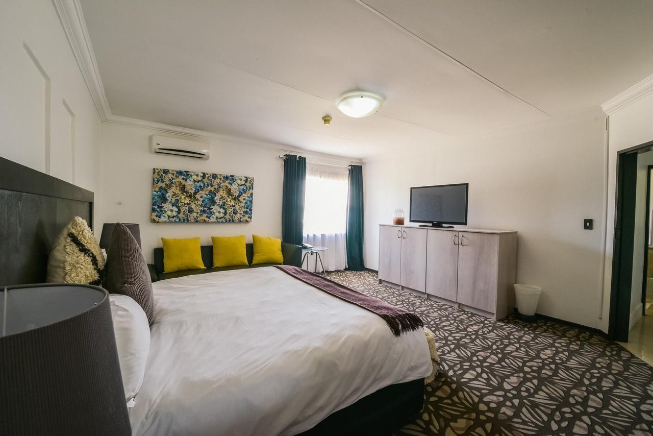 The Lakes Hotel & Conference Centre Benoni Esterno foto