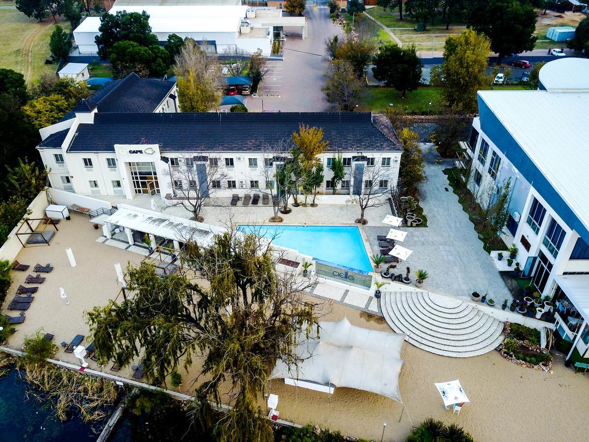The Lakes Hotel & Conference Centre Benoni Esterno foto