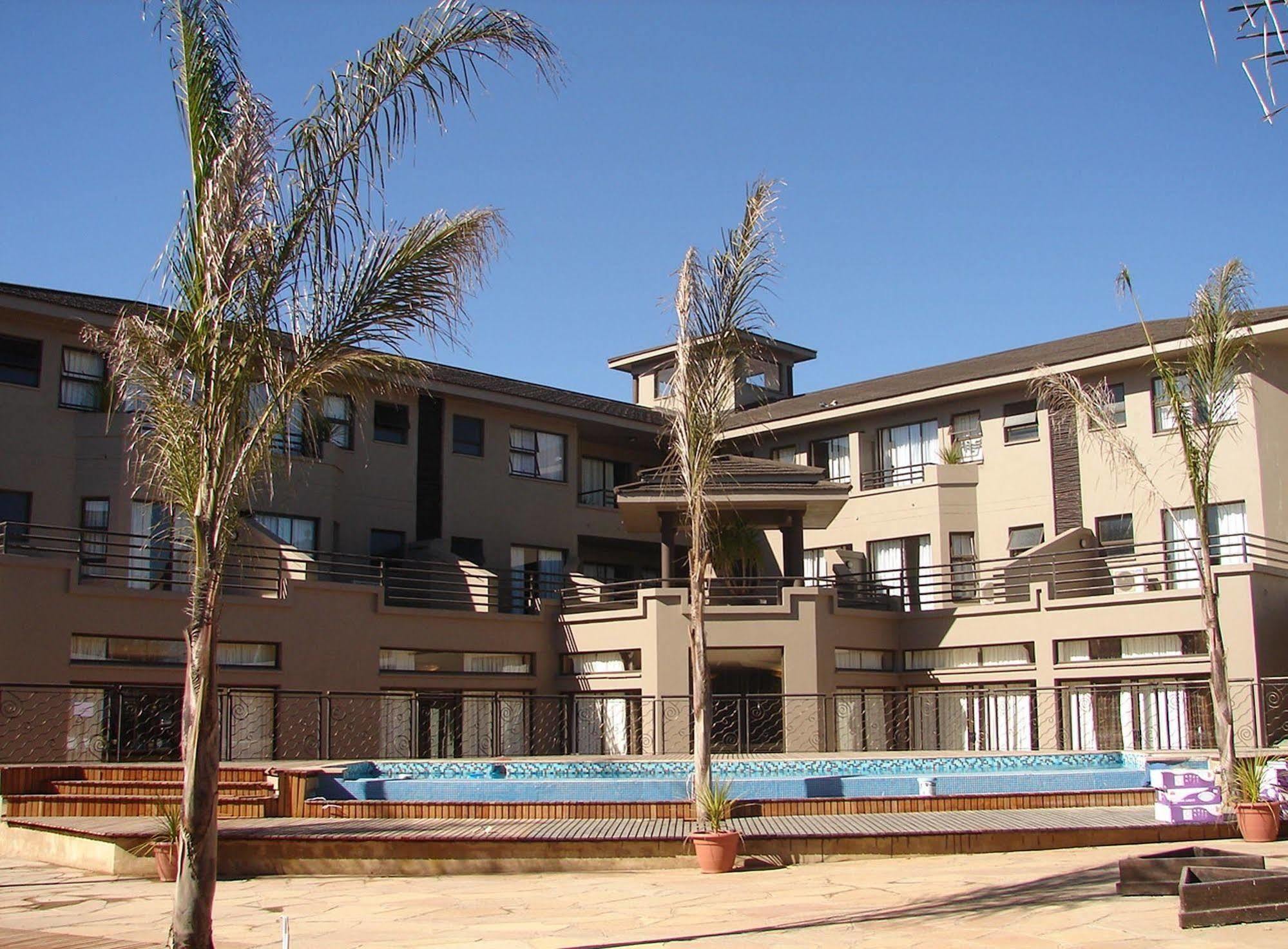 The Lakes Hotel & Conference Centre Benoni Esterno foto
