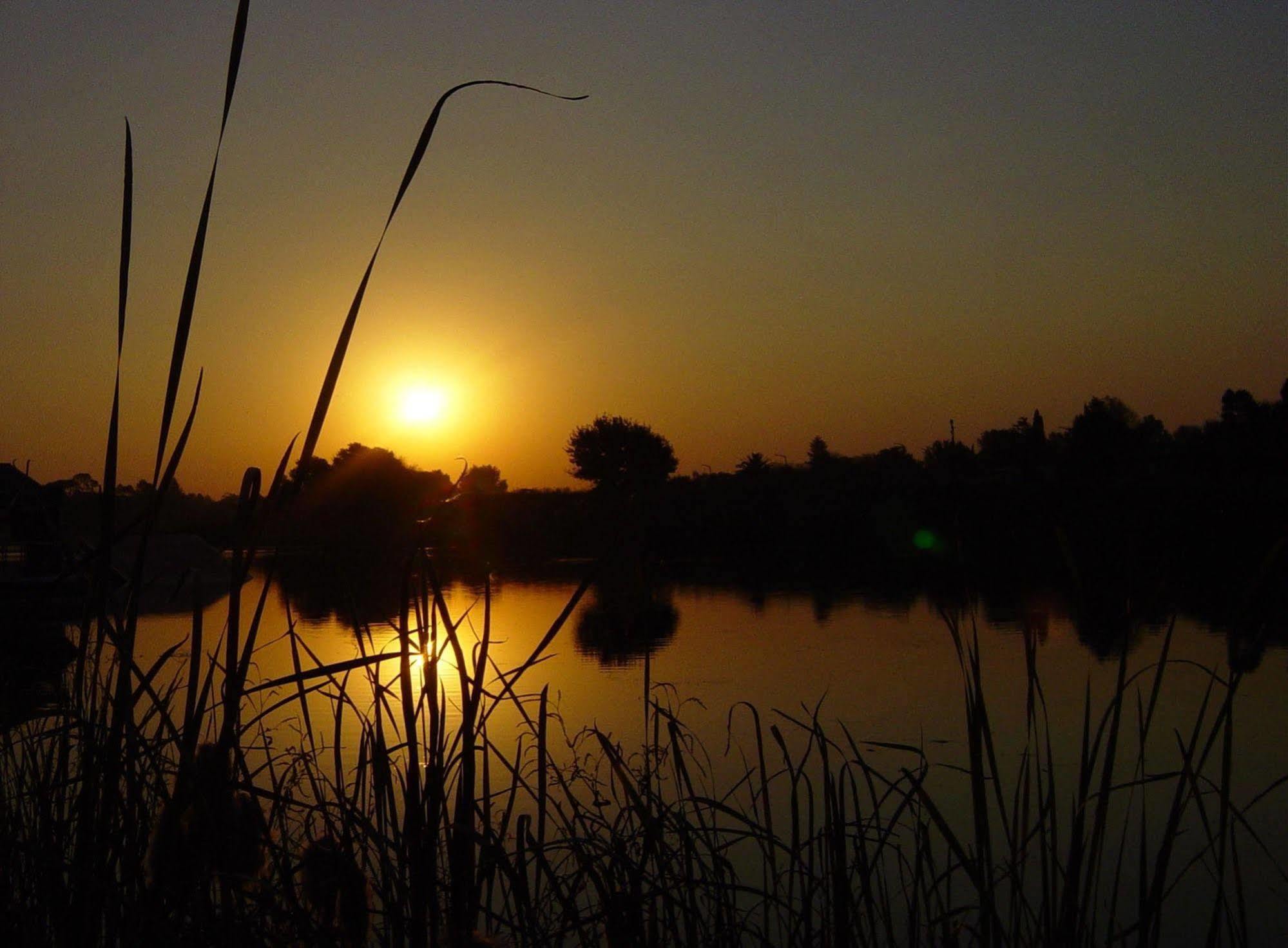 The Lakes Hotel & Conference Centre Benoni Esterno foto